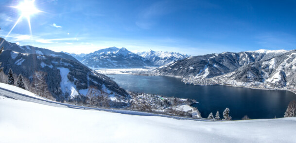     Snow-covered winter landscape with a breathtaking view at Lake Zell / Kaprun